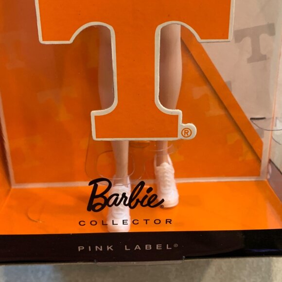 University of Tennessee Cheerleader Barbie Collector Pink Label Go Vols NRFB - Picture 3 of 5